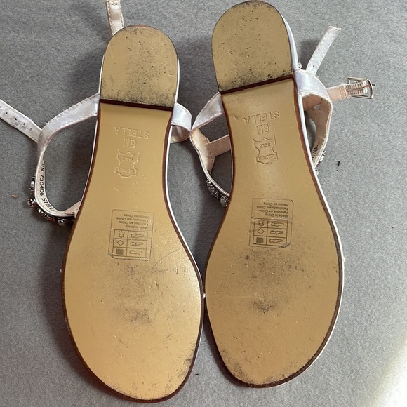 David’s Bridal sandals, crystal and pearl embellishment on strap size 6 - Picture 4 of 5